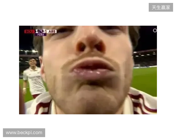 小雷:摄像机都是口水,得管你收费了!赖斯:只是轻吻了一下😂