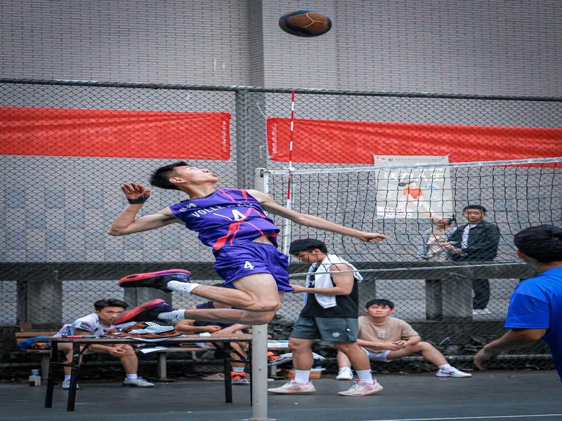 邮报:纽卡能800万镑签明格萨;萨维尼奥太贵热刺想转签鲍勃